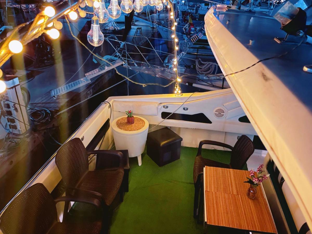 Yacht Hotel Barcelona Сан-Адриан-де-Бесос Экстерьер фото